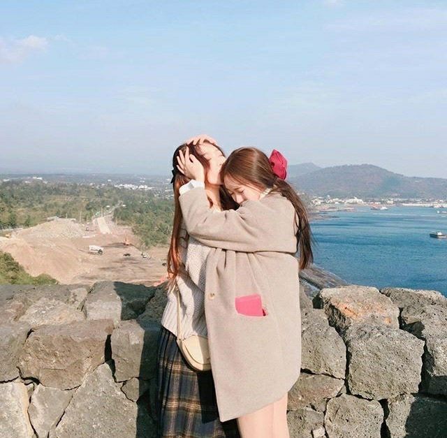 TUỔI TRẺ MANG MÀU GÌ?
